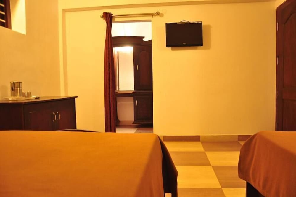 Hotel Holiday Break 8/11