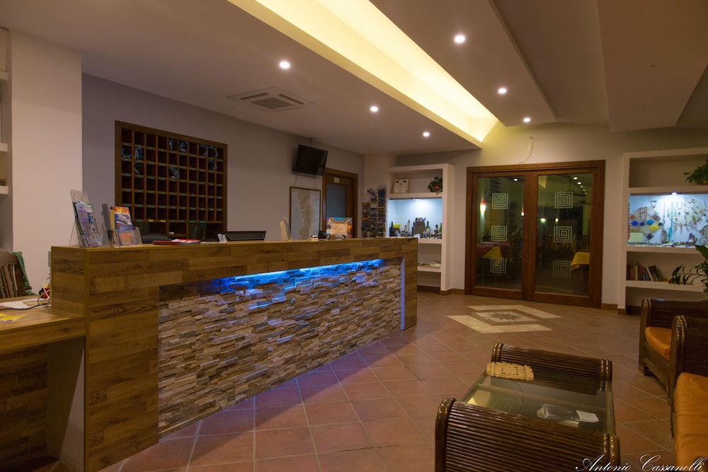 Lobby at Residence Hotel La Taverna, RICADI