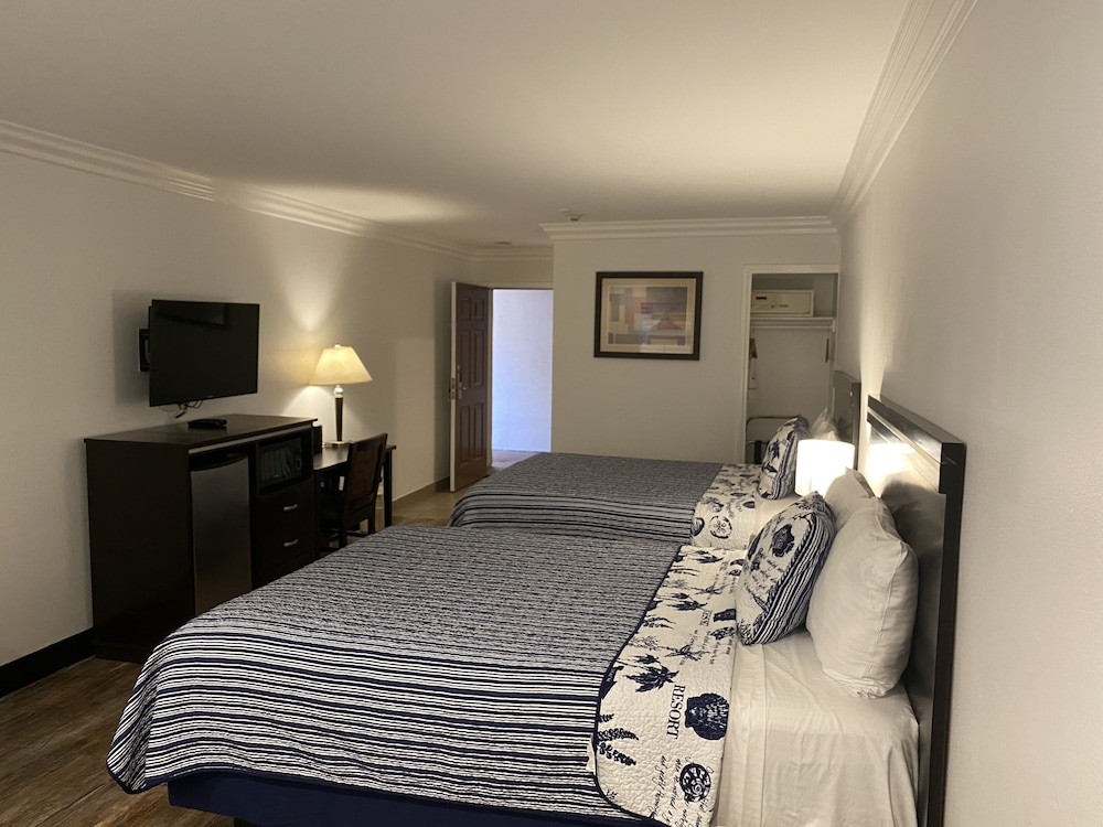 Ocean Surf Inn & Suites 15/73