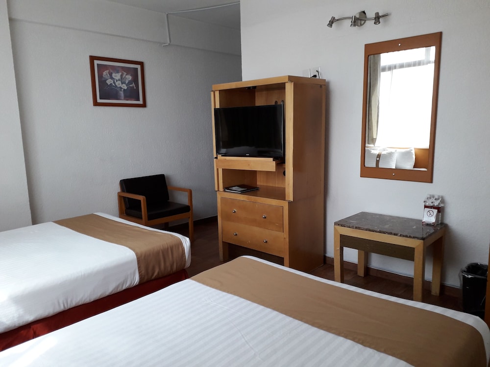 Hotel Napoles 8/40