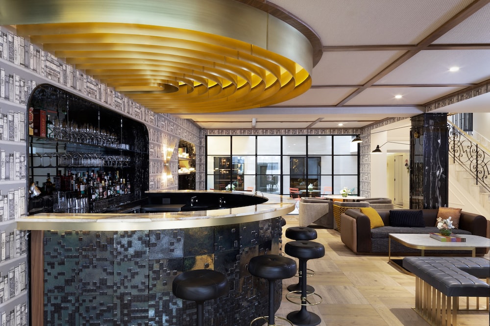 The Alest Hotel 8/45