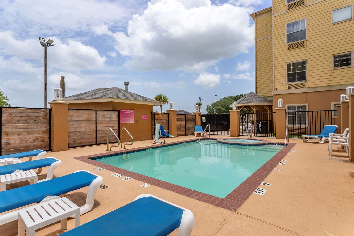 MainStay Suites Port Arthur - Beaumont South 12/12