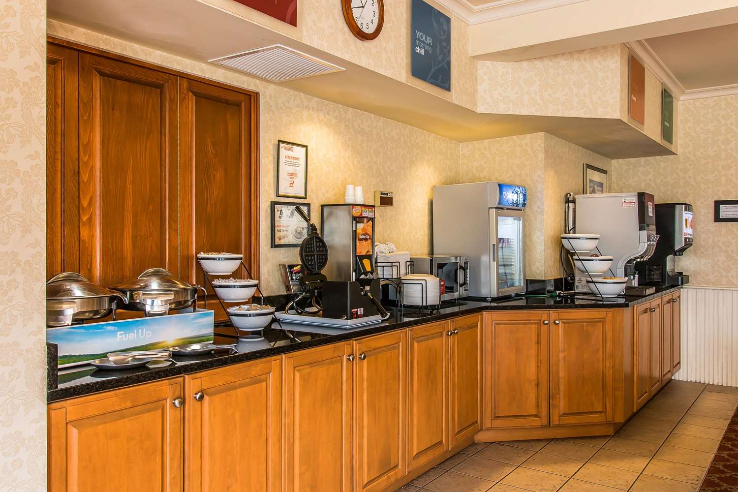 Comfort Inn Chelsea, MI 18/24