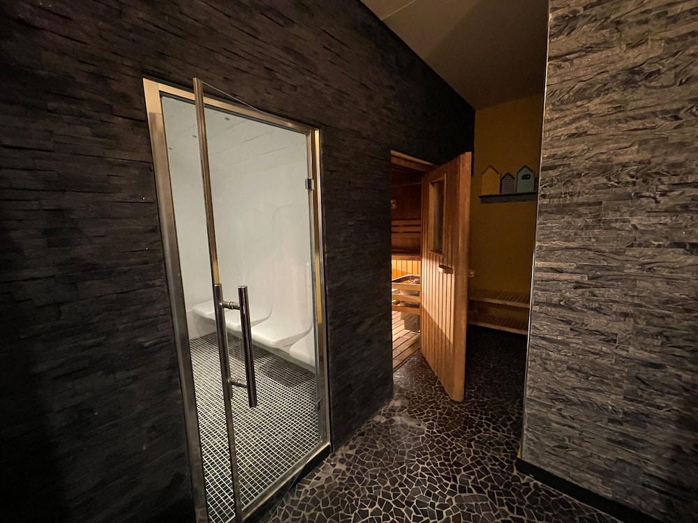 HOTEL CENTER BREST 32/48