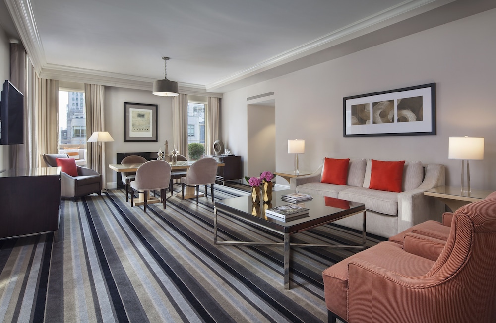 OMNI BERKSHIRE PLACE 37/62