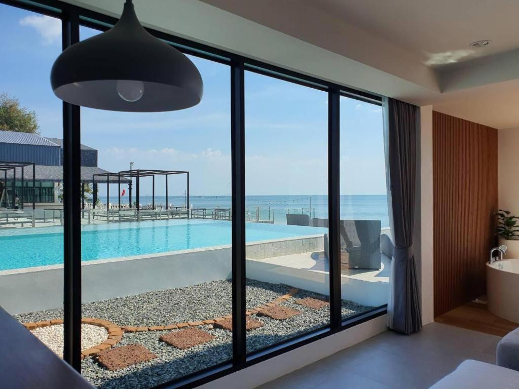 Rattana Pura Beach Resort 18/54