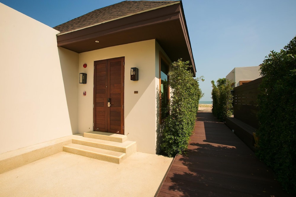 Triple Tree Beach Resort 3/43