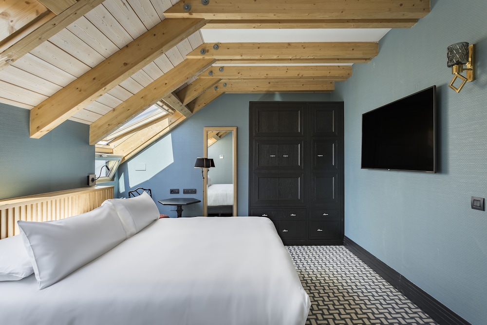 ROOM, ATTIC