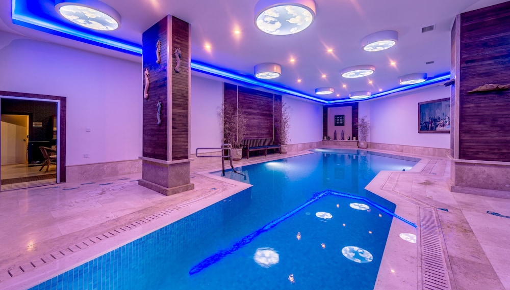 swimming pool spa