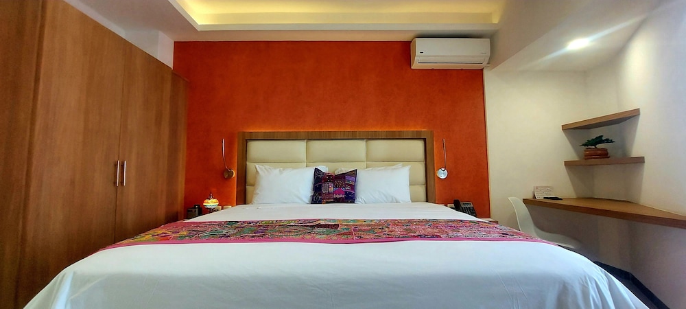 SUPERIOR, KING BED