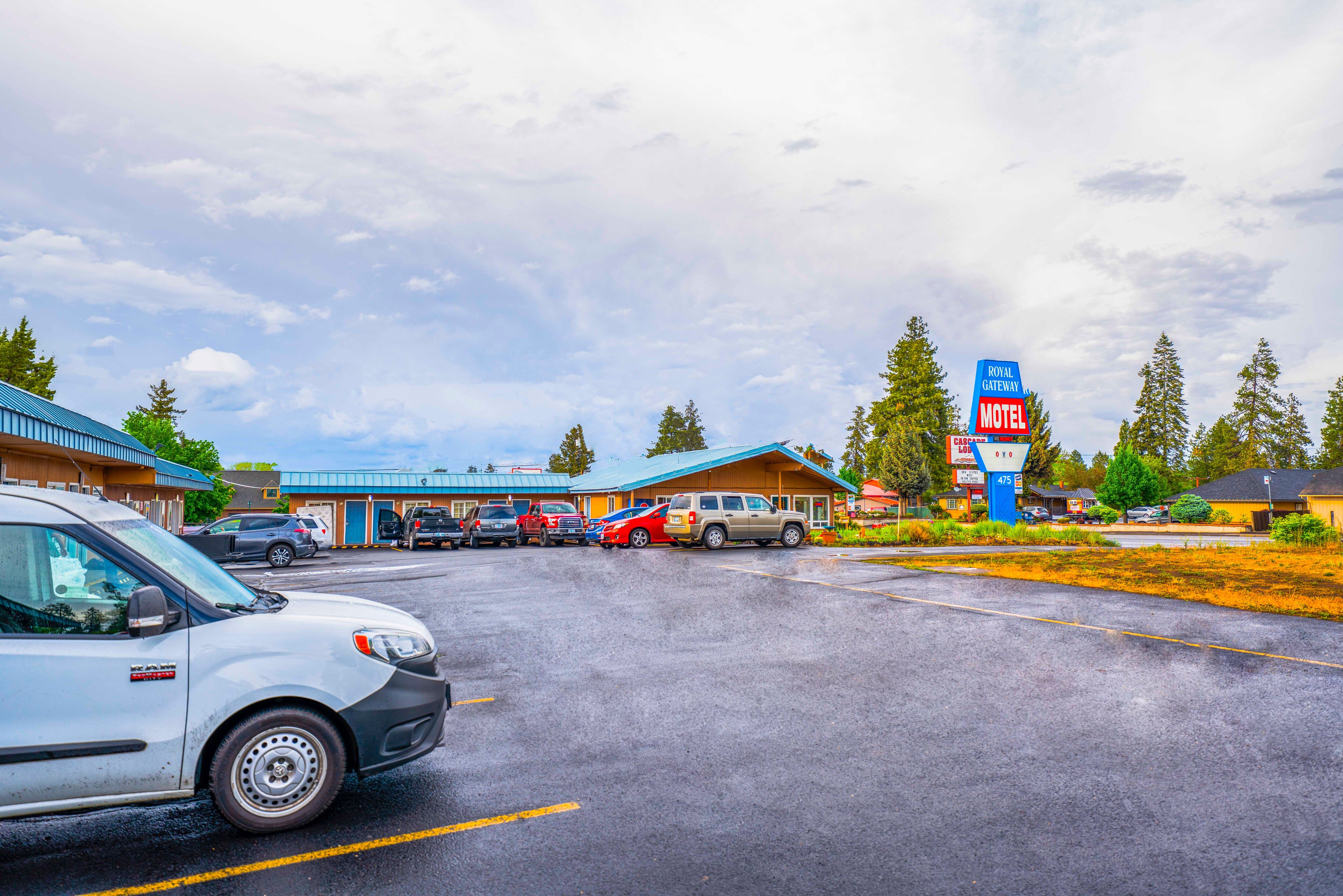 Royal Gateway Motel 6/21