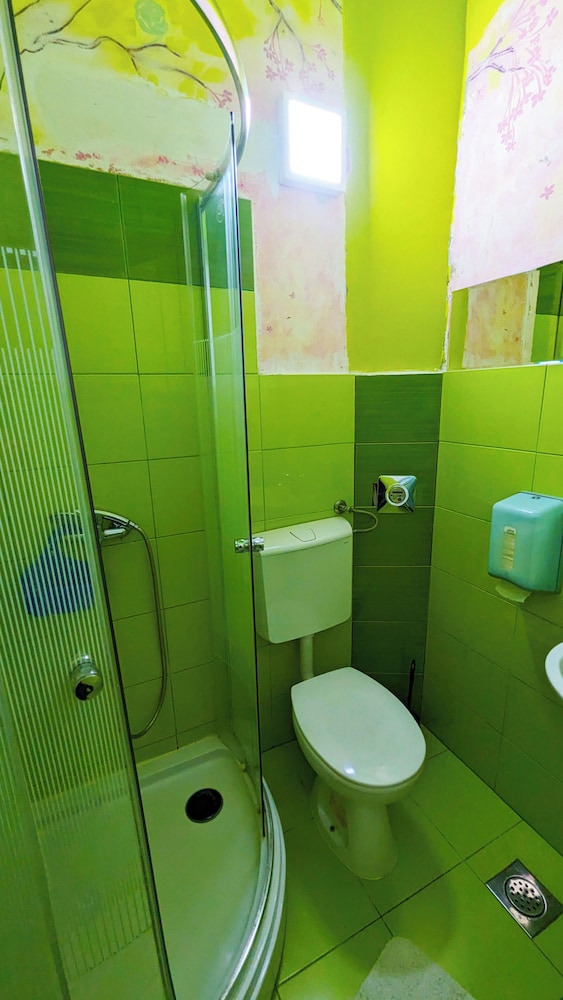 Mixed Dorm, Shared Bathroom