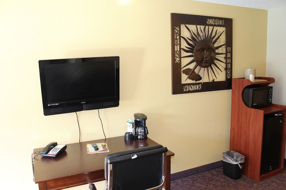 Lamplighter Inn Suites South 47/51