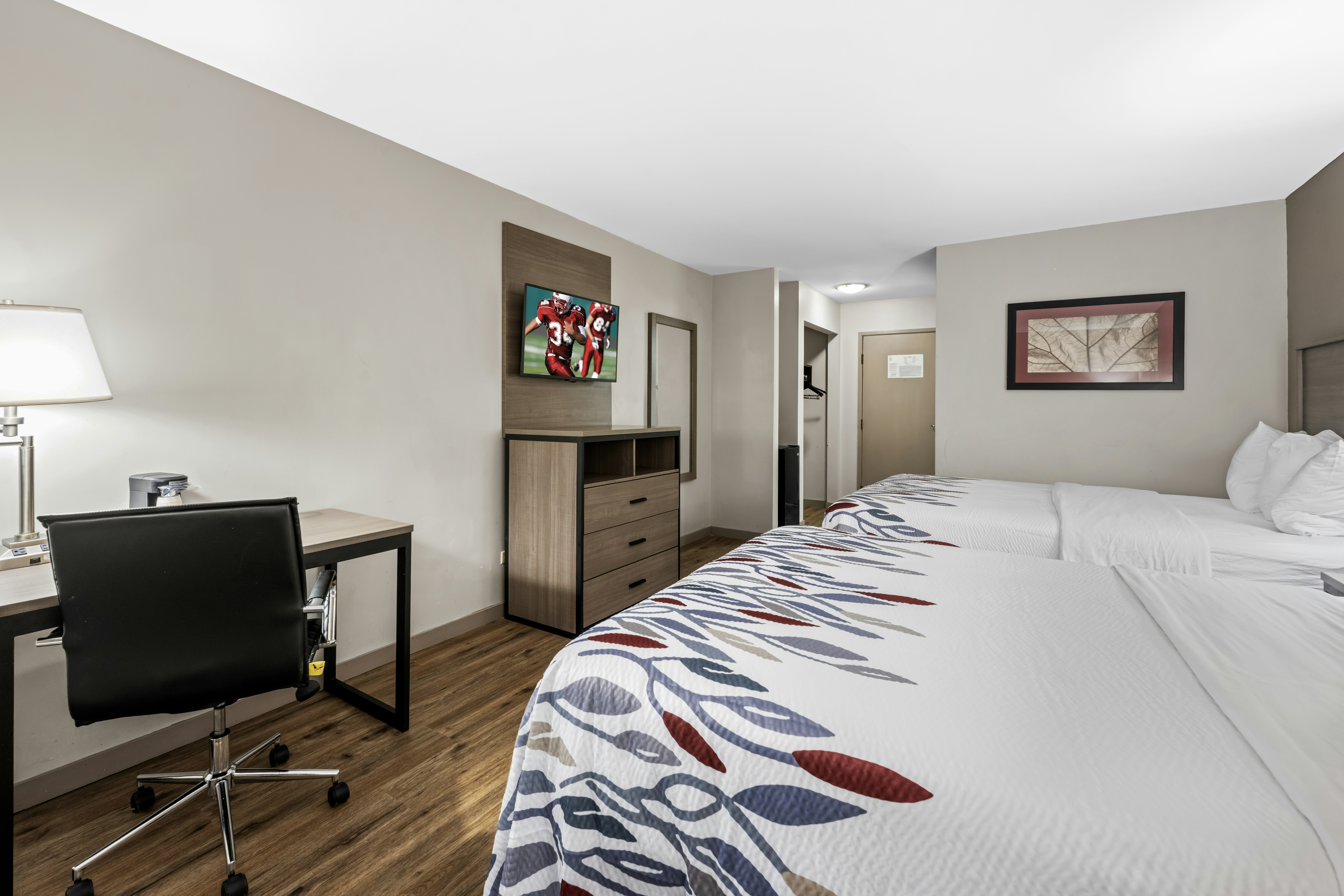 Superior, 2 Queen Beds, Red Roof Inn Gurnee Waukegan 4/8