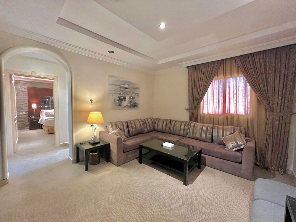Loren Suites Al Salamah 36/50