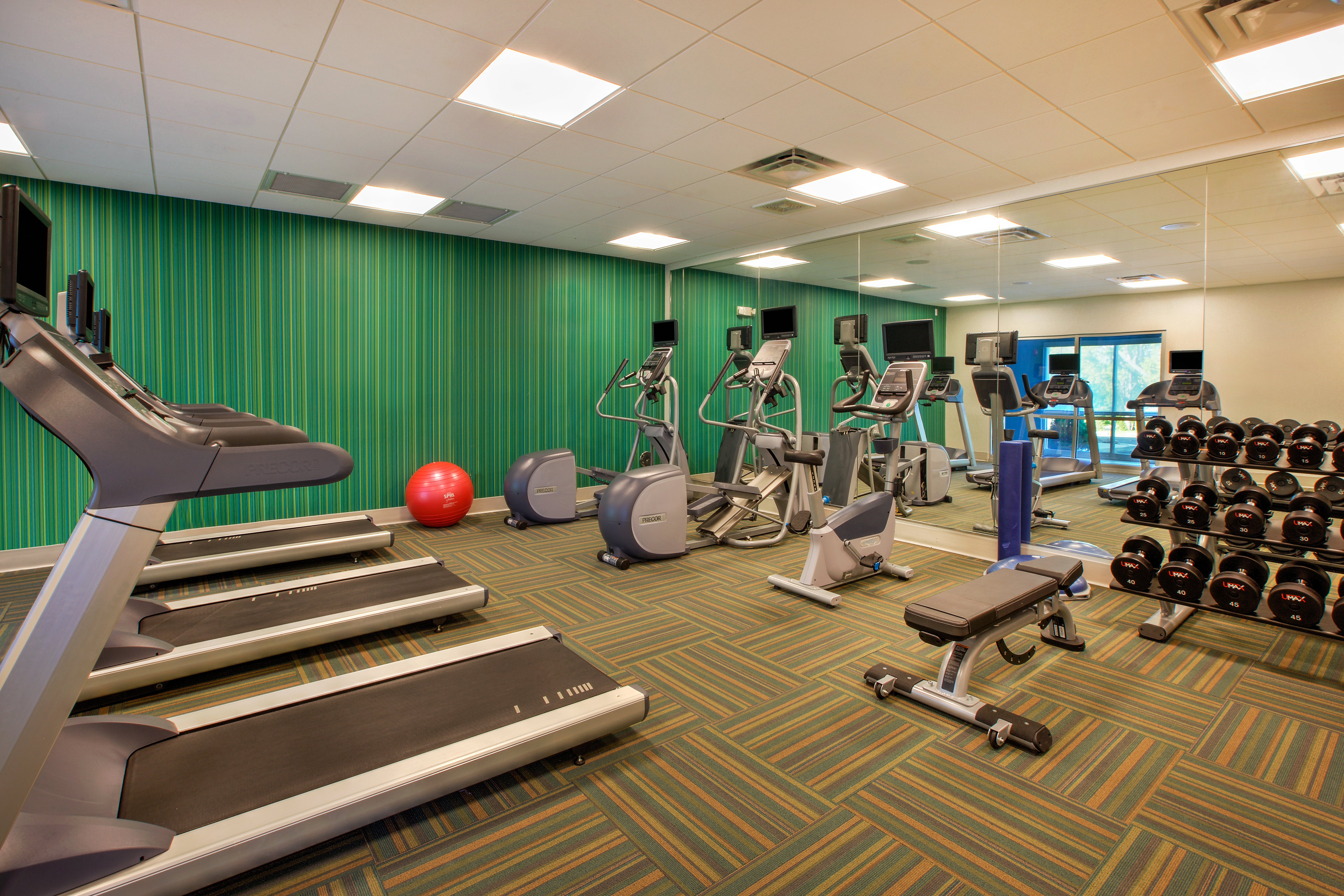 Holiday Inn Express Suites New Castle 42/62