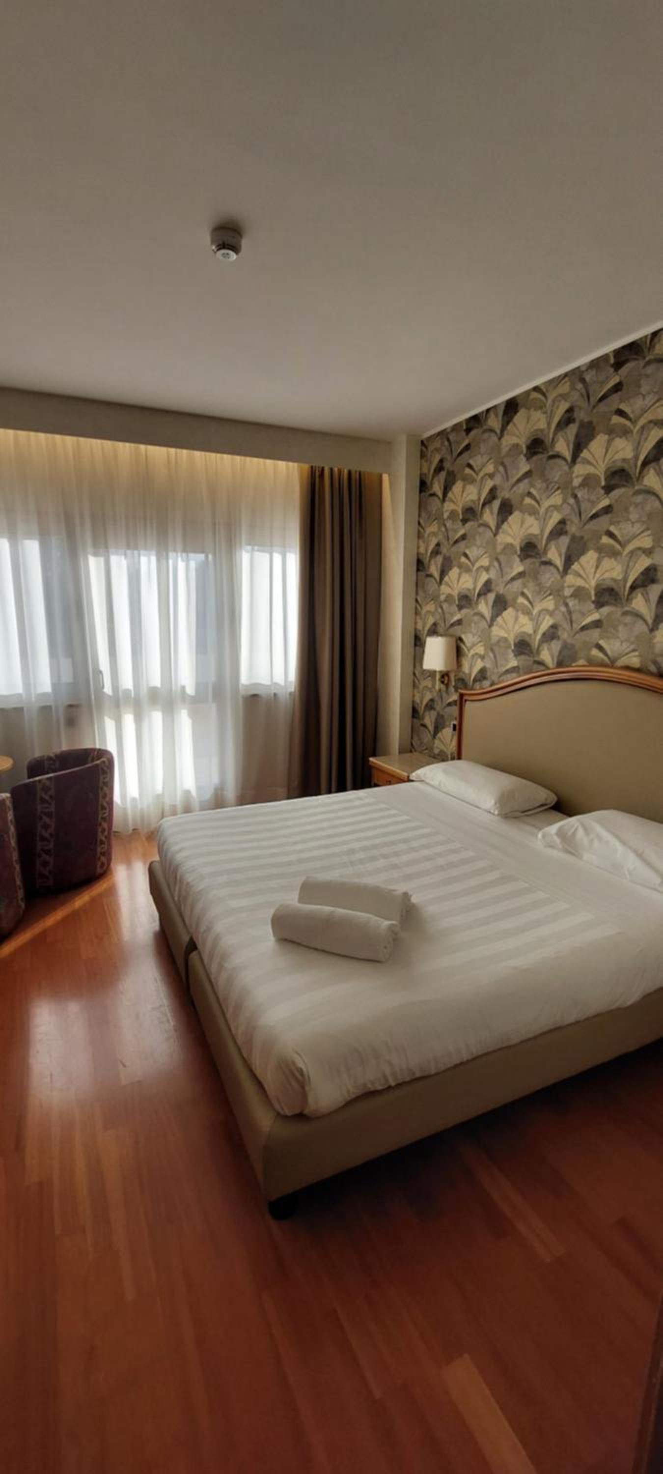 EXECUTIVE, DOUBLE BED