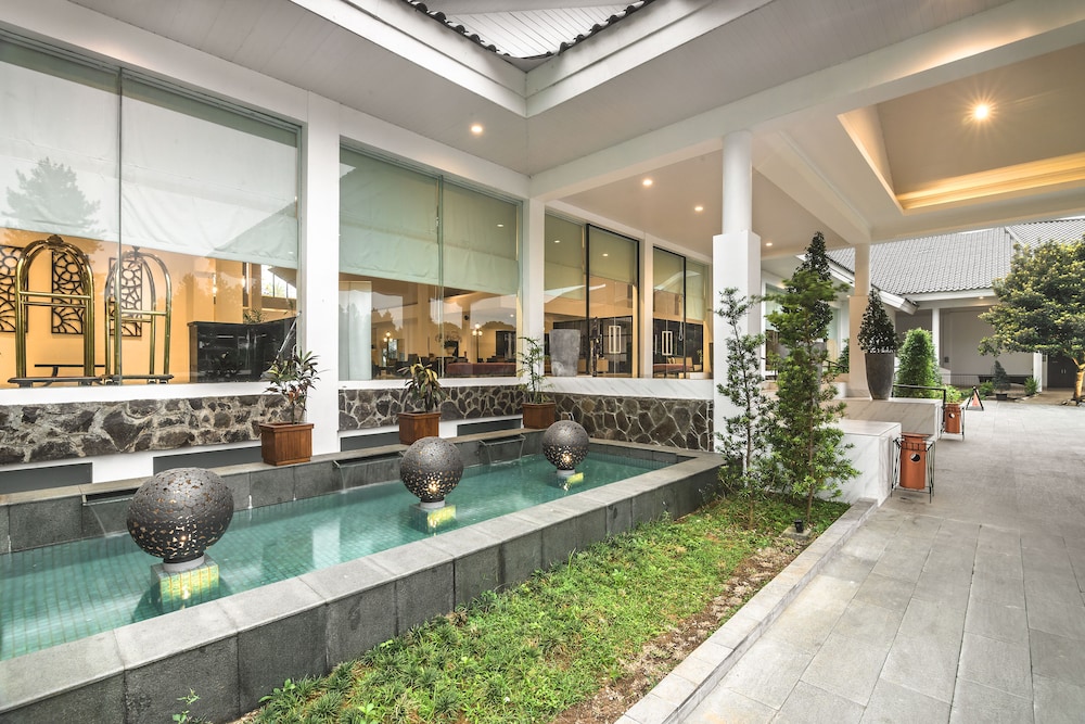 Lido Lake Resort by MNC Hotel 32/63