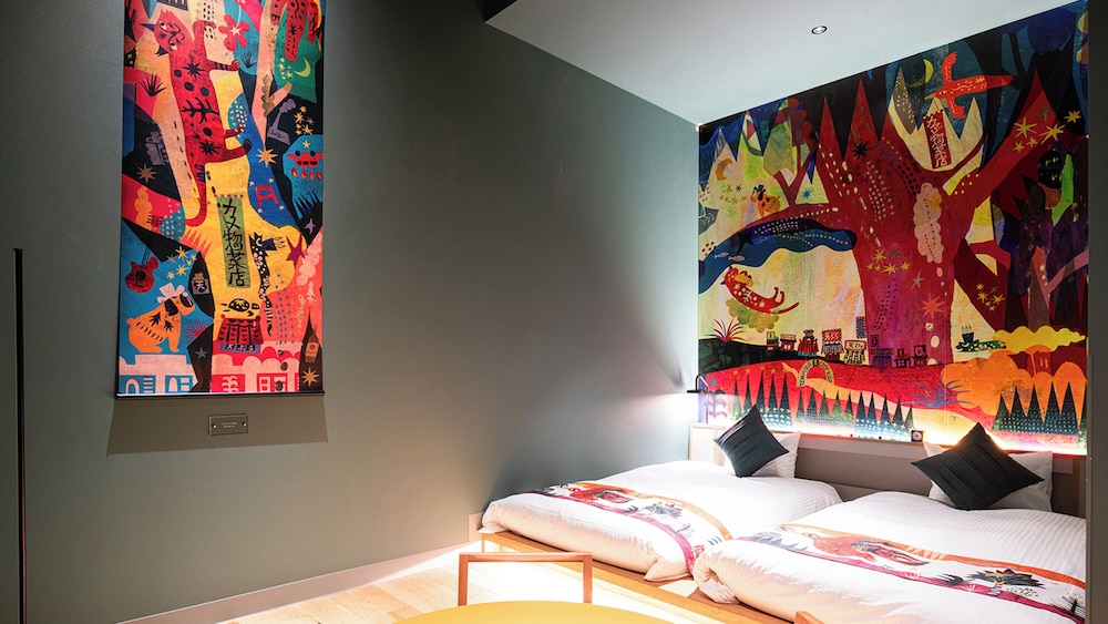 Artist, Twin Beds