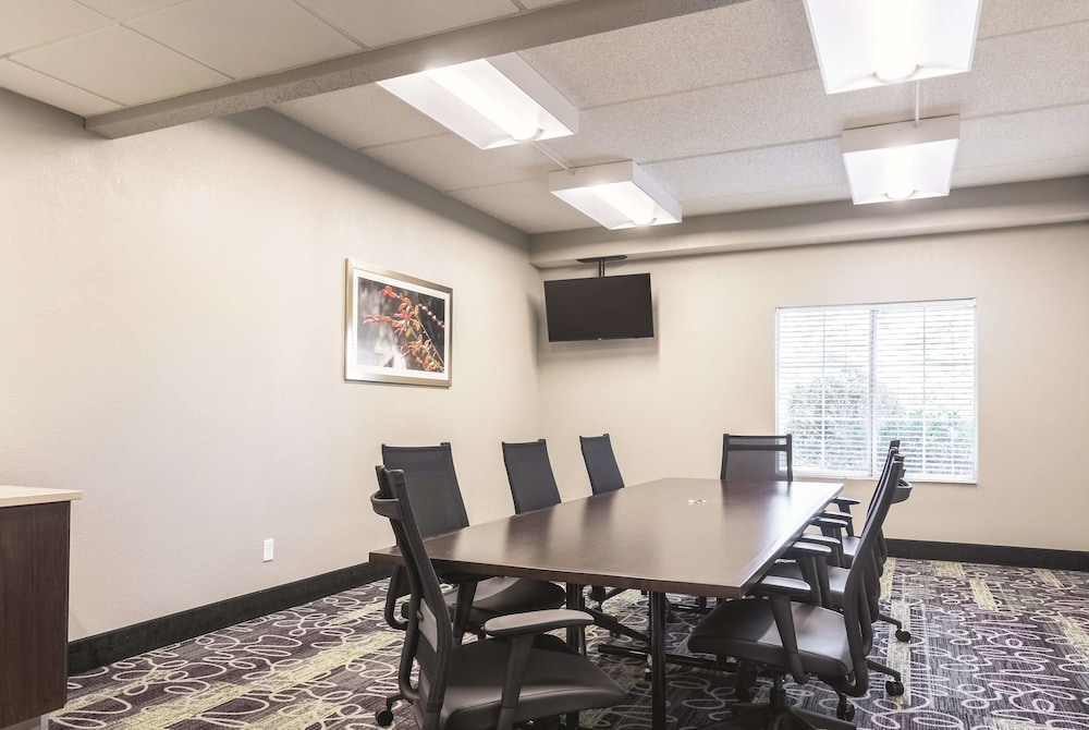 La Quinta Inn & Suites by Wyndham Atlanta Conyers 37/46