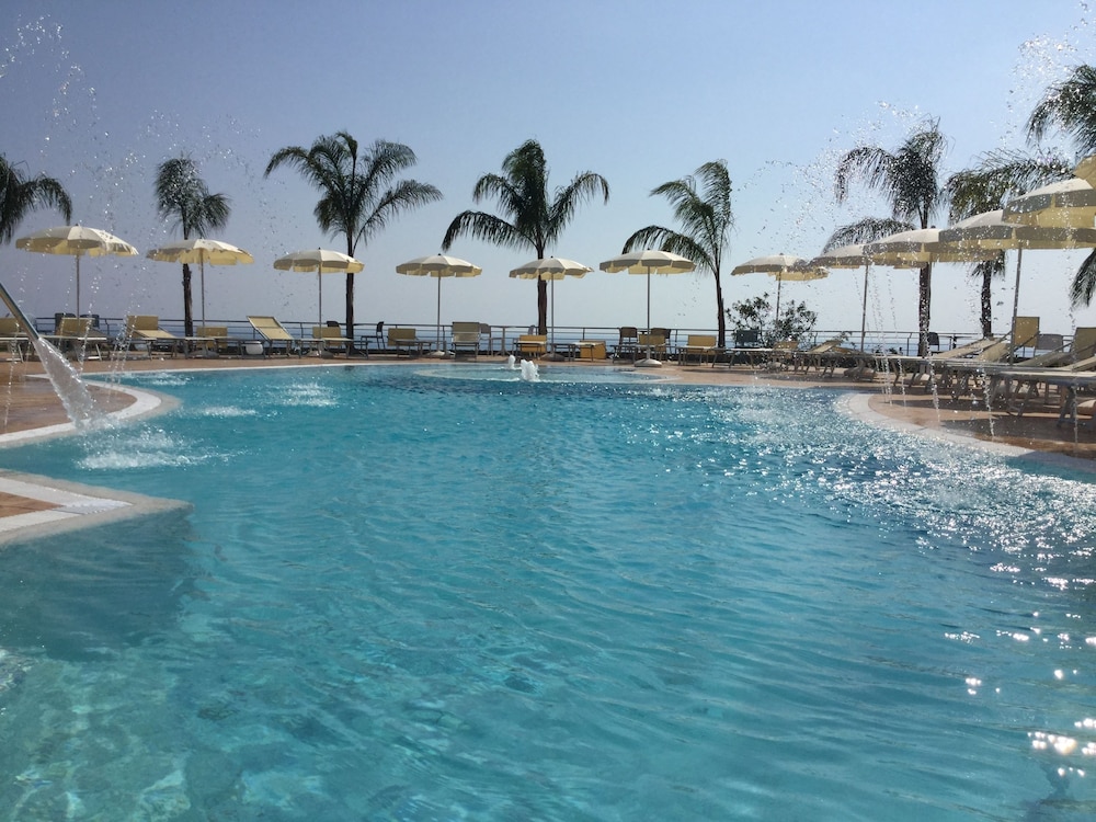 Blue Bay Resort 60/72
