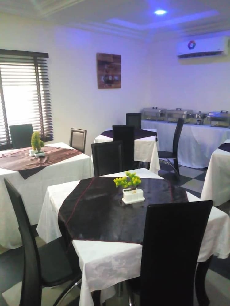 Boardwalk Hotel Wuse 2 17/23