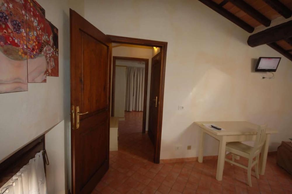 Villa Cheli Hotel 32/75