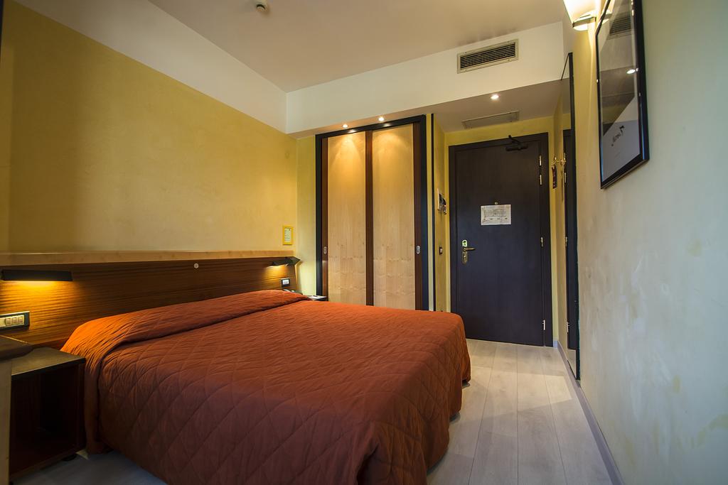 غرفة قياسية بسرير مزدوج، Art Hotel Milano 5/7