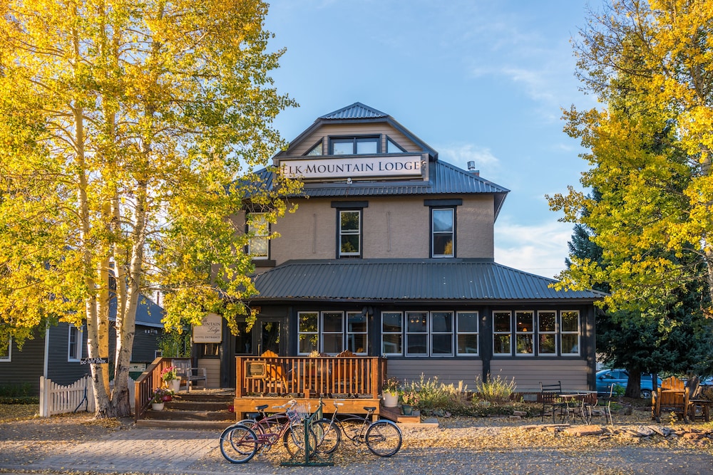 ELK MOUNTAIN LODGE 8/61