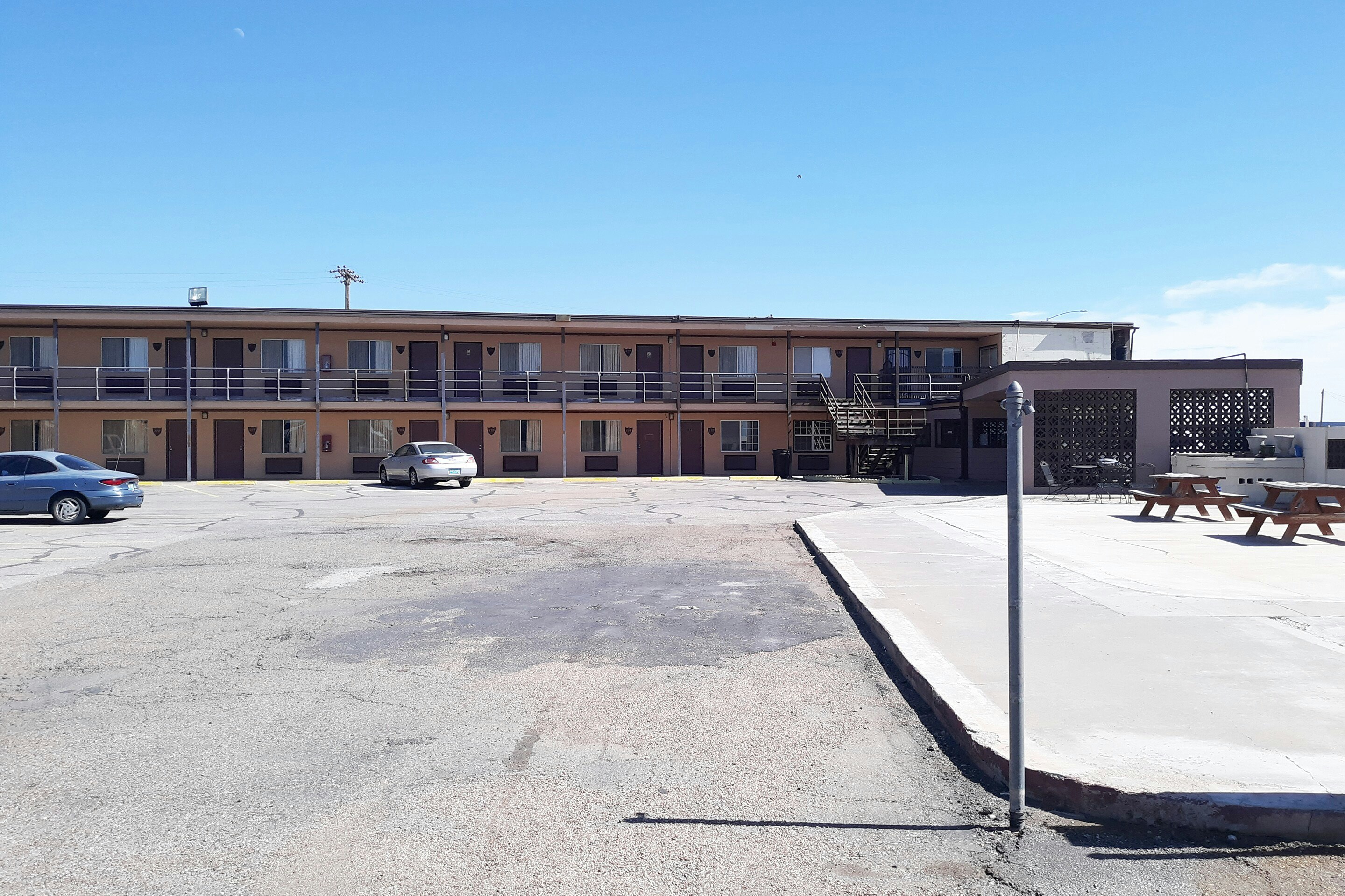 Hotel Kings at Clovis 2/22