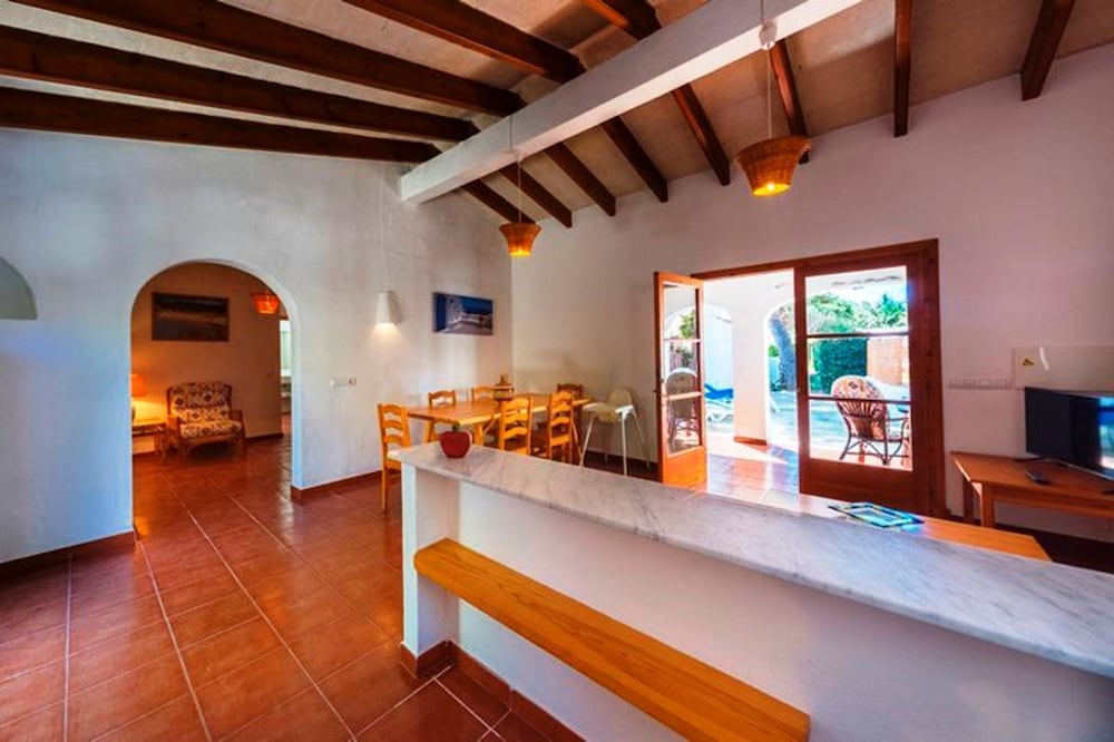 Cala Blanca Apartments 8/40
