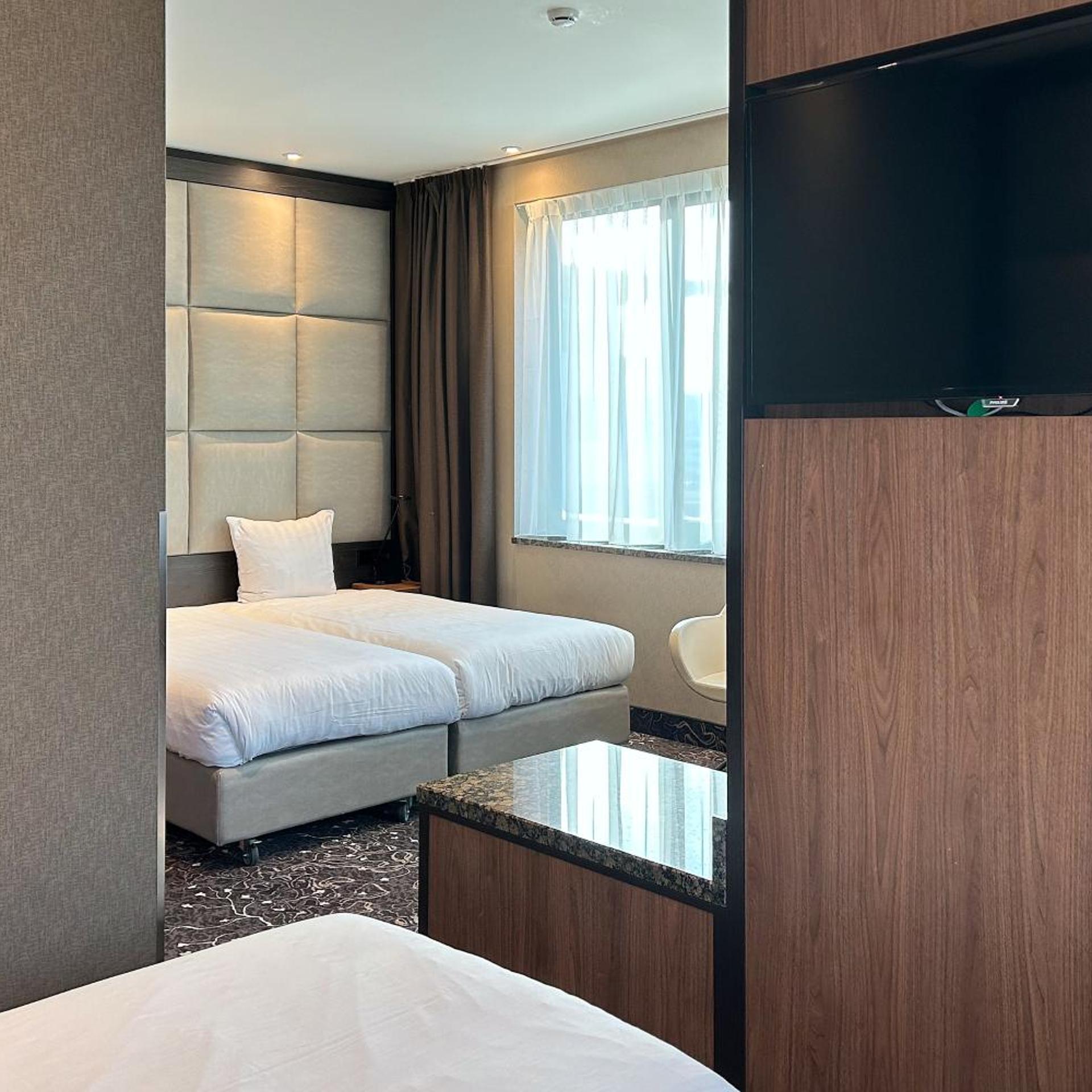 Room, Triple