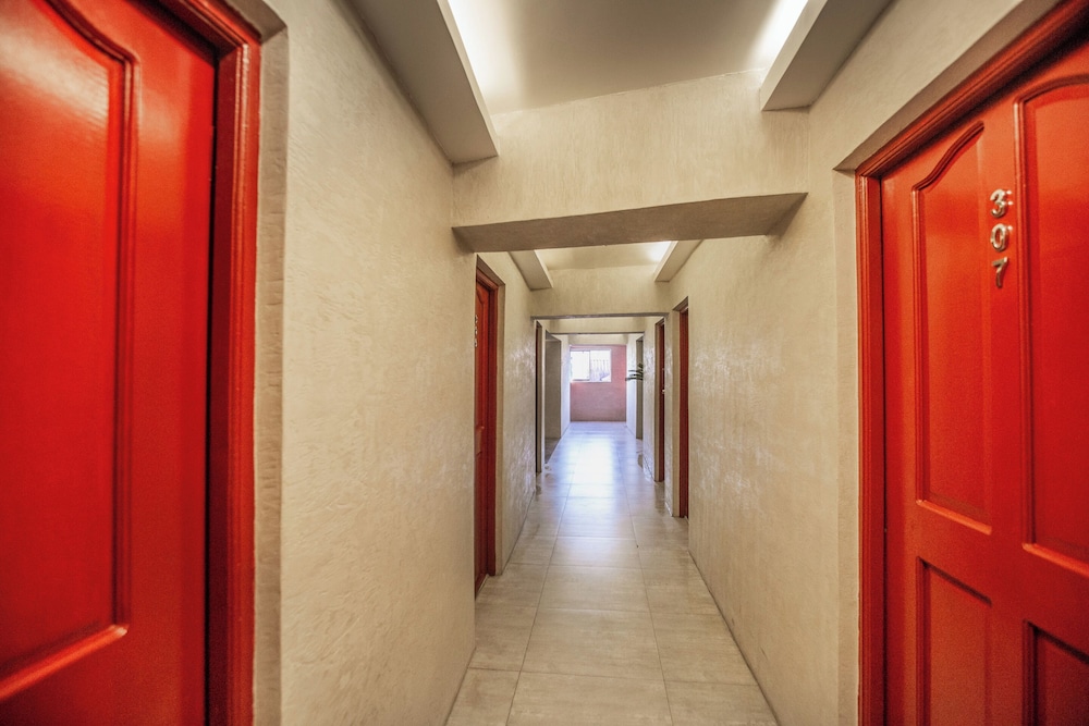 OYO 675 Circuit Hostel 40/50