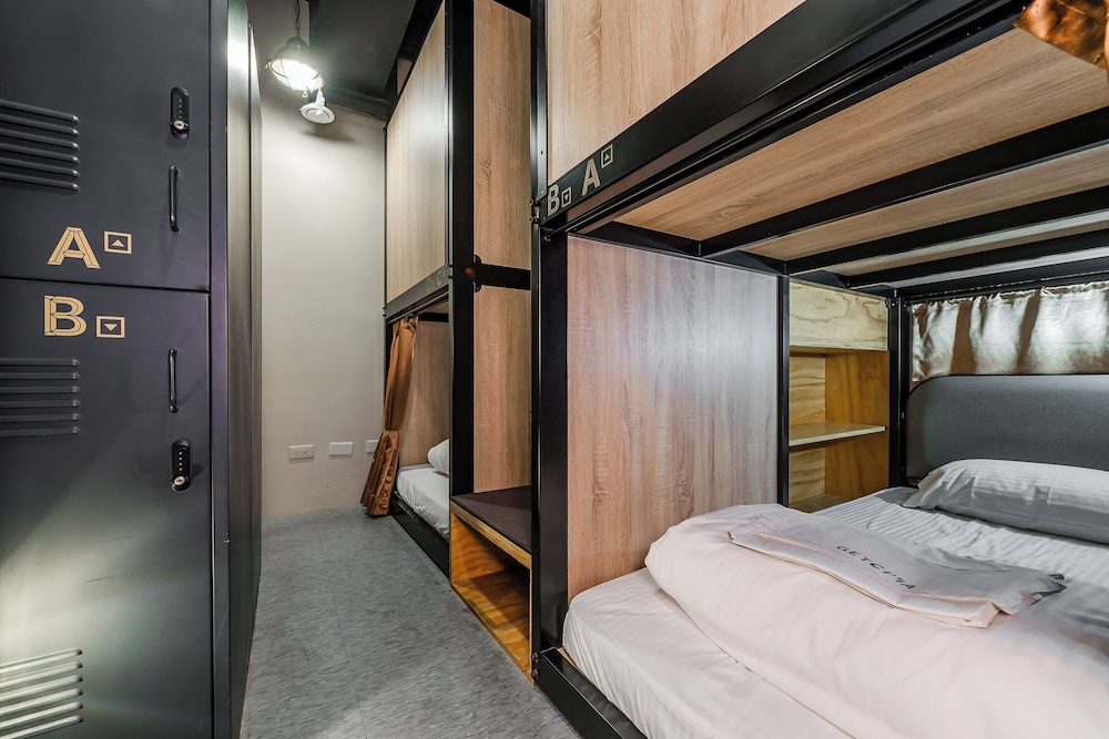 FEMALE DORM, FEMALE ONLY, DESIGN, 4 PEOPLE