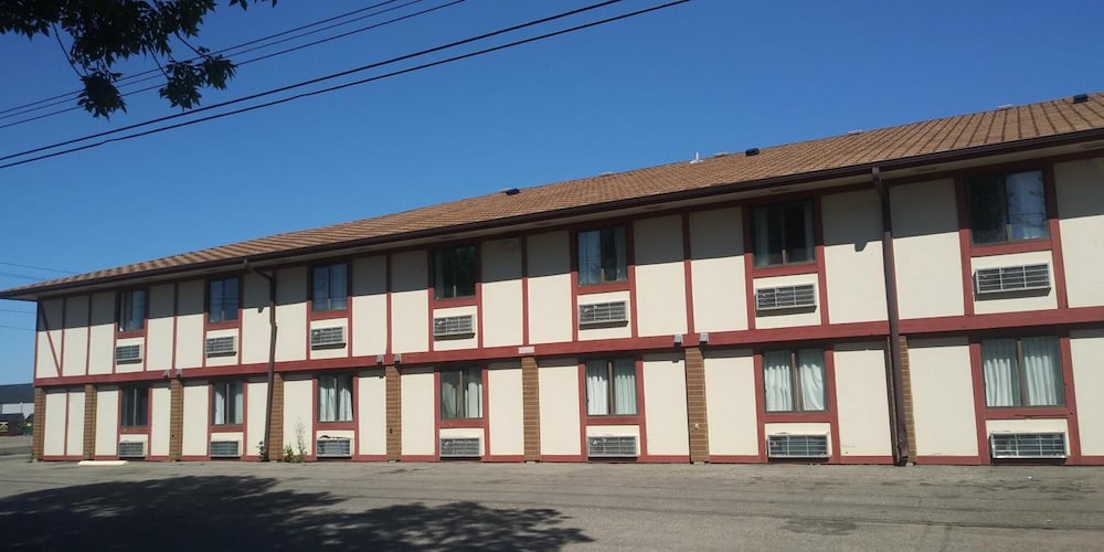 Guest Lodge 8/70