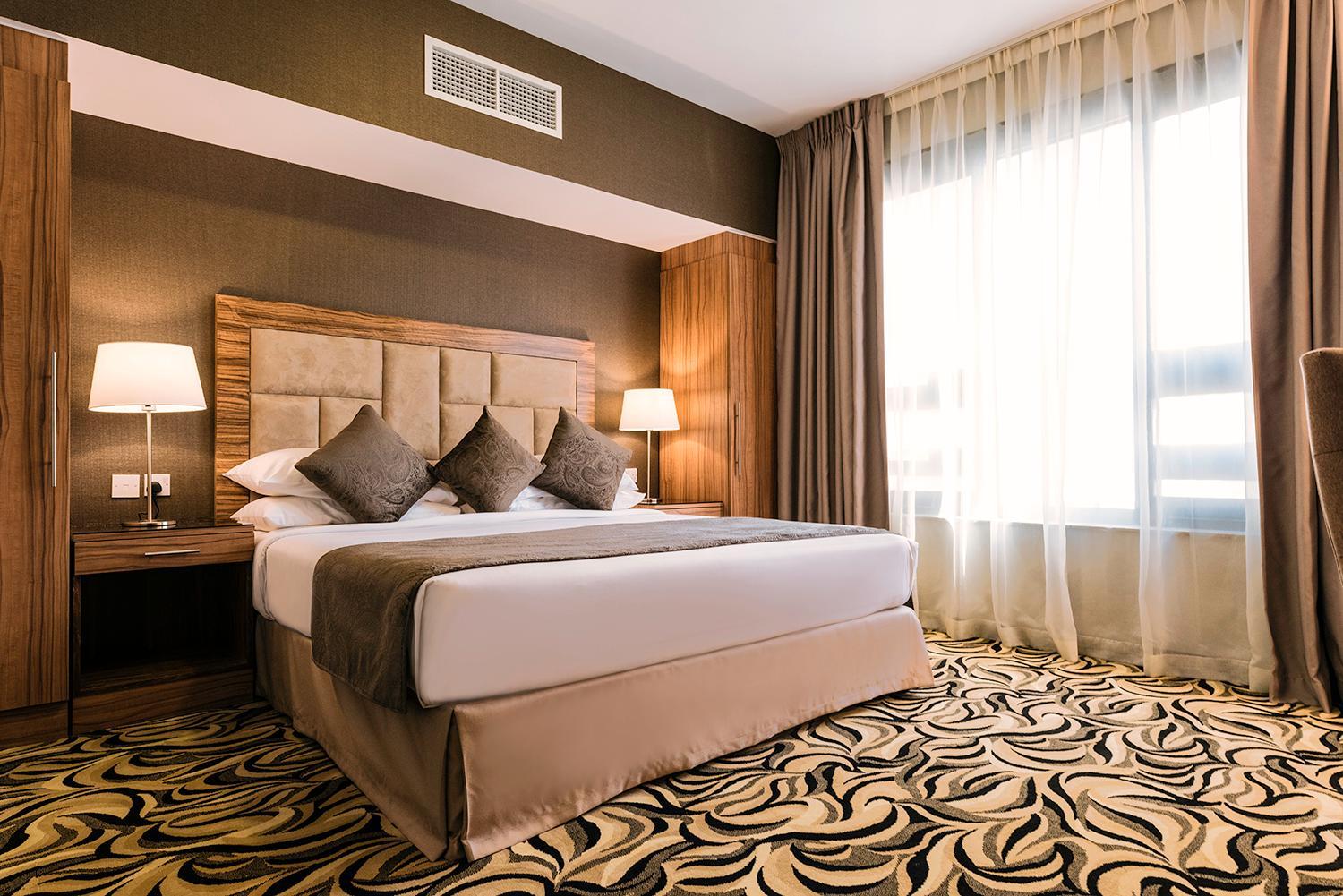 Emirates Plaza Hotel 9/27
