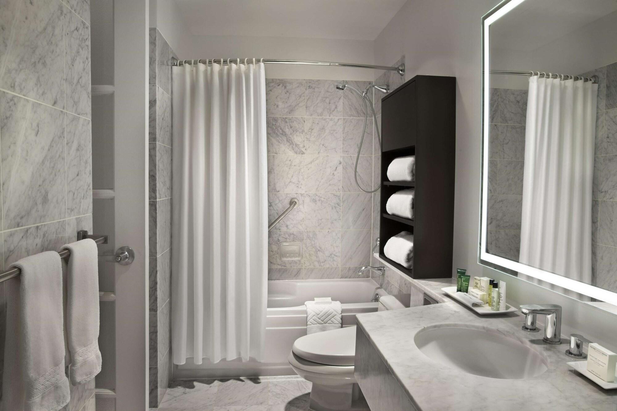 1 Bedroom, Suite, Kitchen