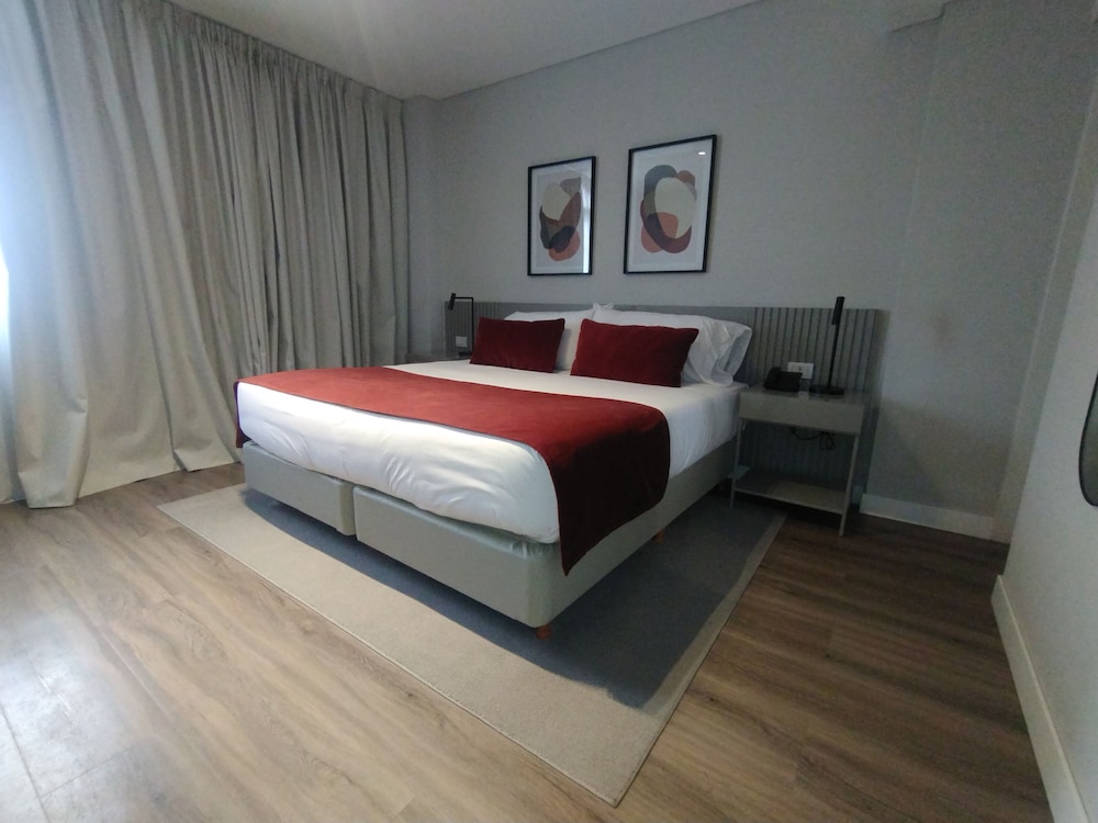 Superior, Queen Bed