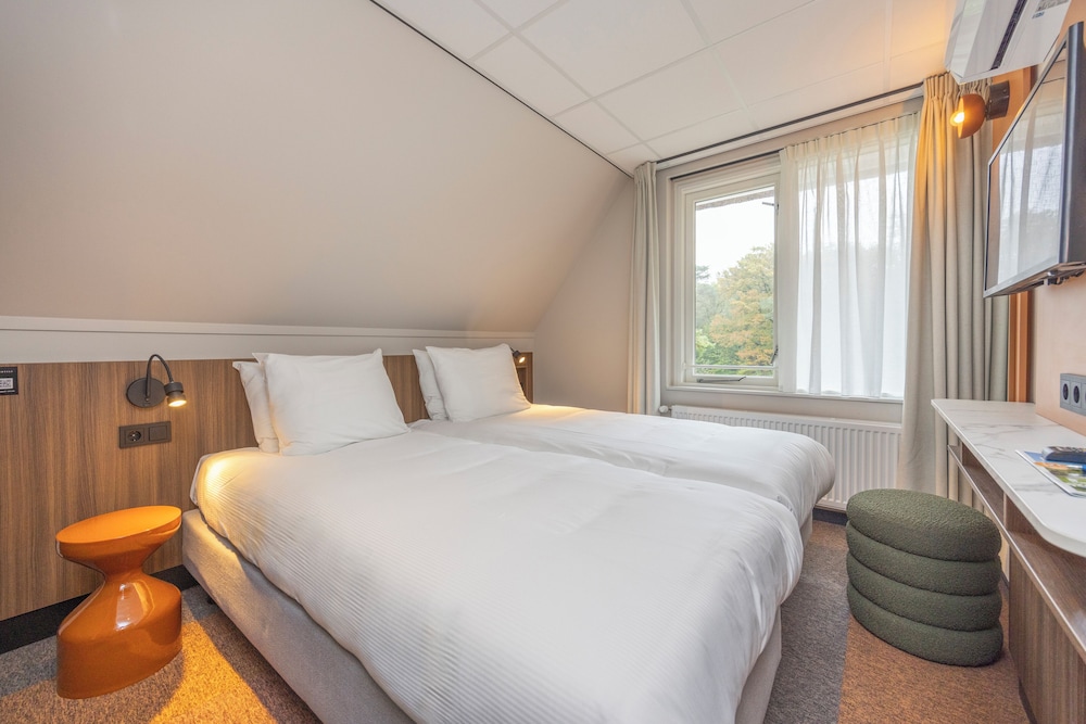 Small Double, Twin Beds