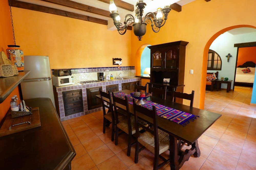 Casa Mia Suites 59/72
