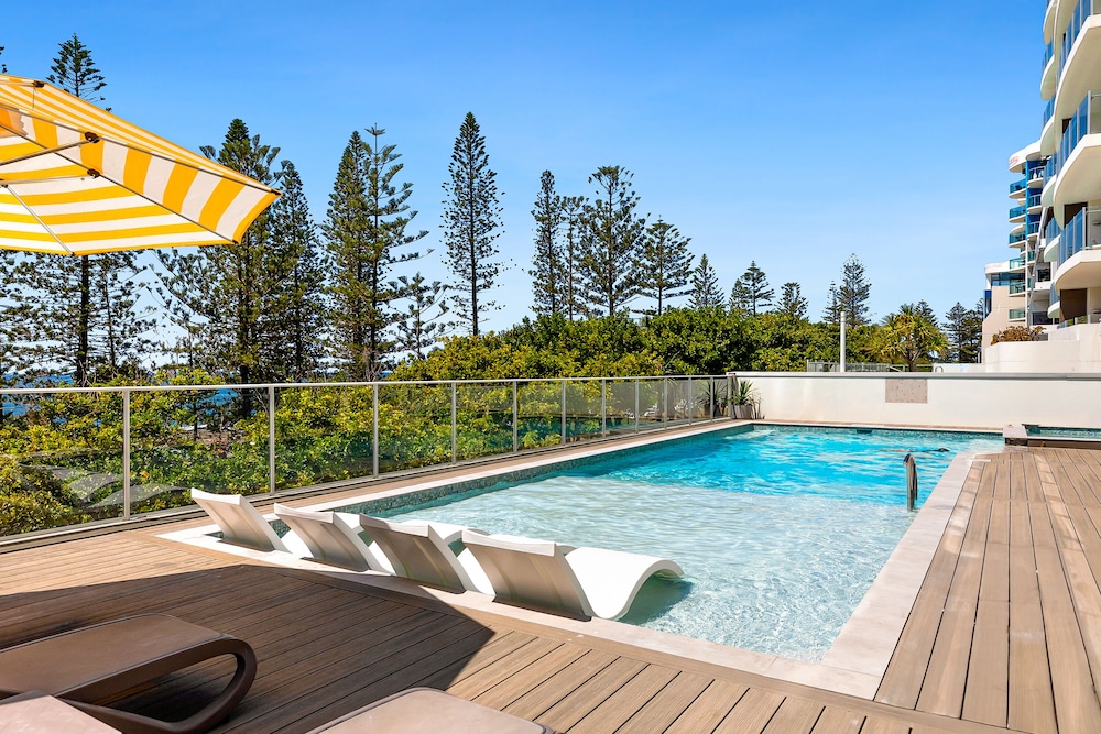 PACIFIC BEACH RESORT 37/77