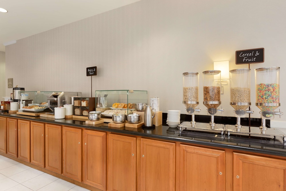 Embassy Suites by Hilton Newark Wilmington South 34/50