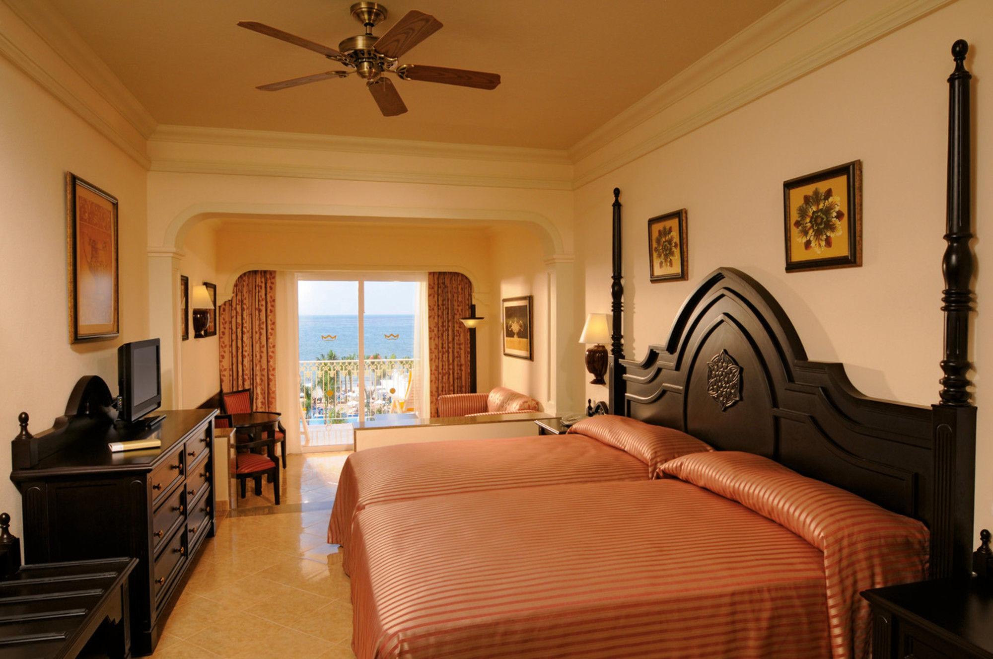 Suite, Partial Ocean View