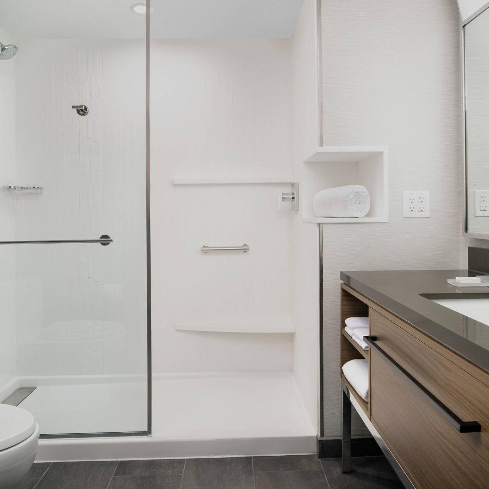 Room, 2 Queen Beds, Bathtub, Accessible, Courtyard by Marriott Indianapolis Plainfield 5/5