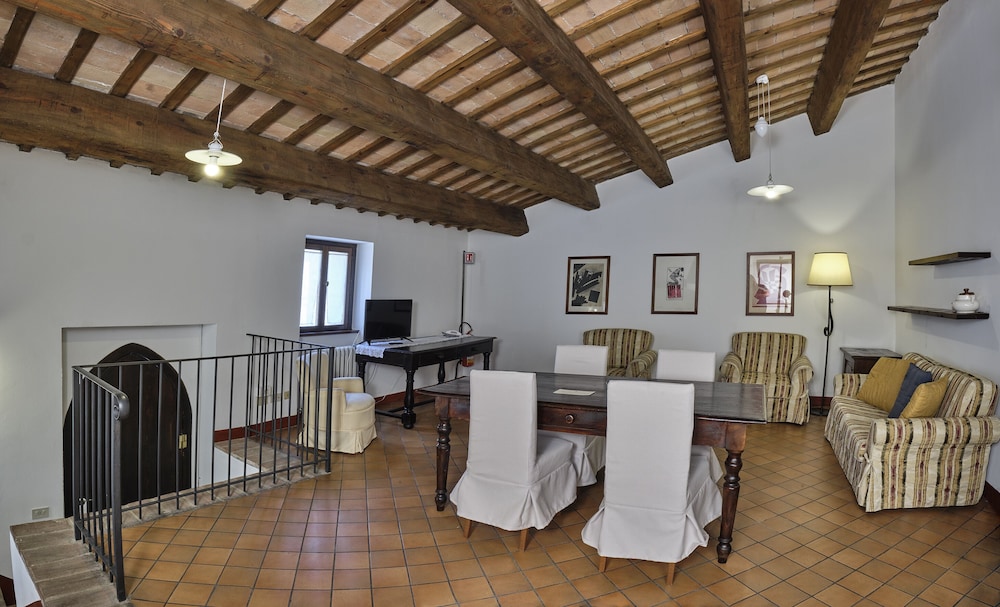 Castello Di Montegridolfo Spa Resort 67/89