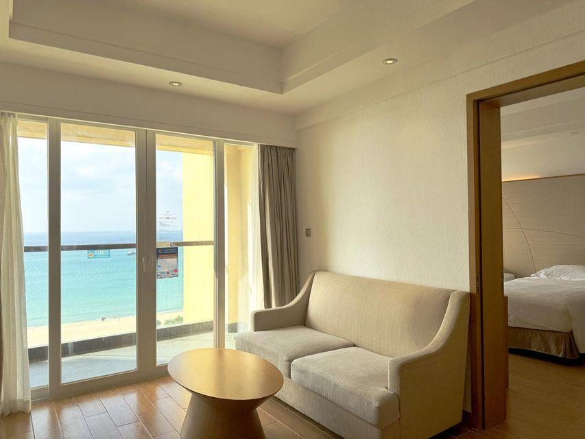 2 Rooms, Family Suite, King Bed, Sea View, 3 Bathrooms, Living Area