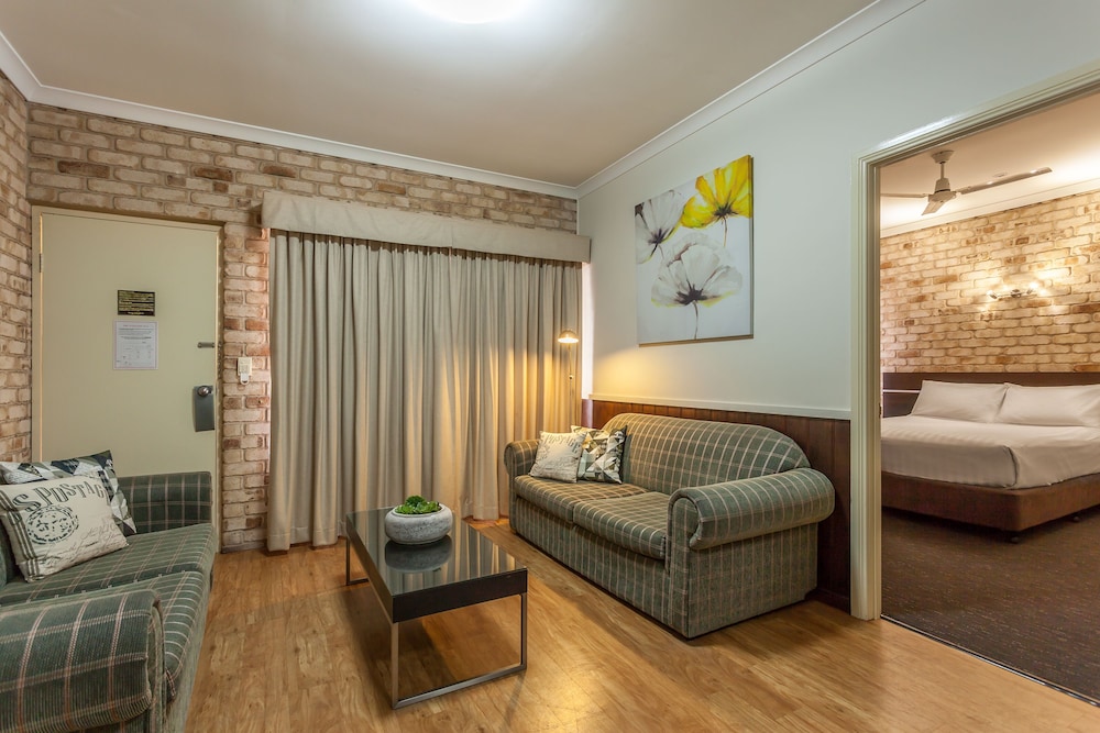 Highlander Motor Inn 28/37