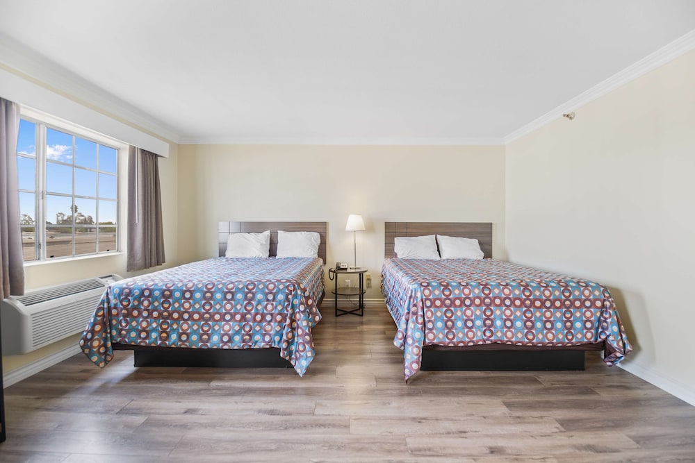 Hotel Fontana - CA 2/27