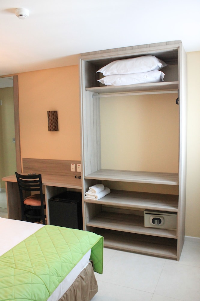 Hotel Anahi 58/63