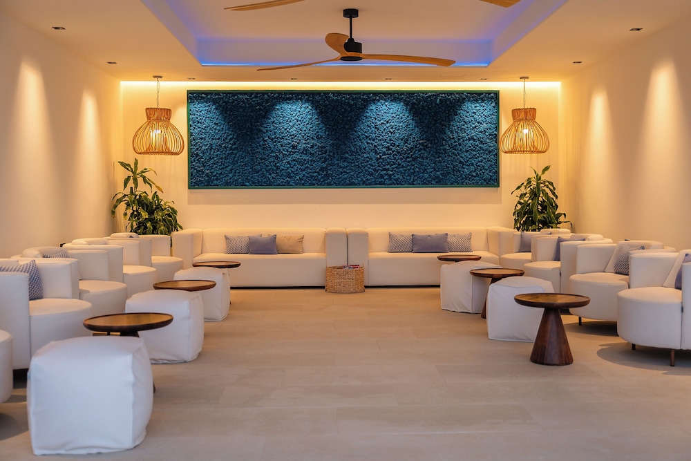Royal Marina Suites Boutique Hotel 25/50